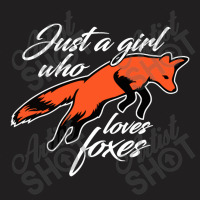 Girl Loves Foxes T-shirt | Artistshot