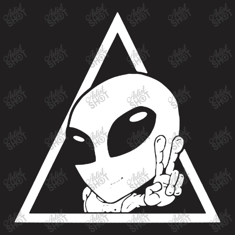 Space Alien In Pyramid T-shirt | Artistshot