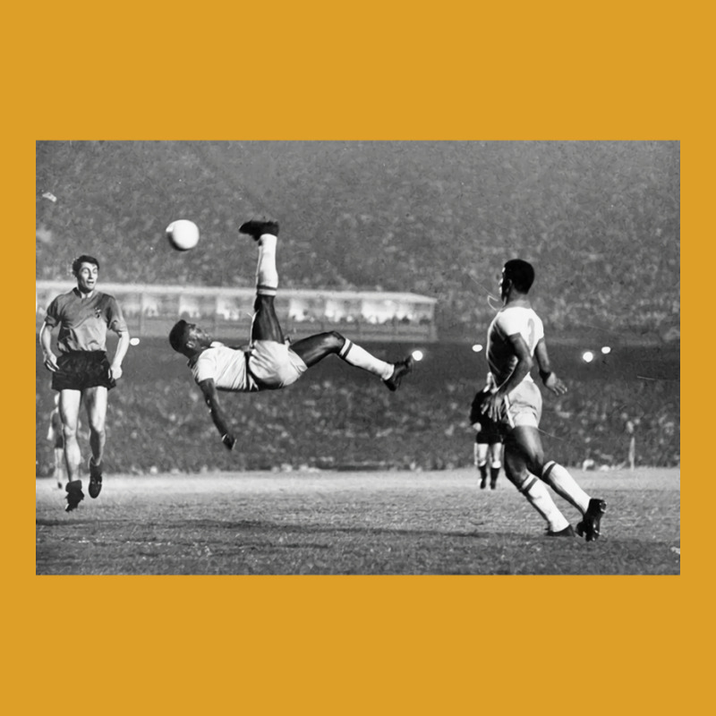 Pele Legendary Bicycle Kick Black And White T-shirt | Artistshot