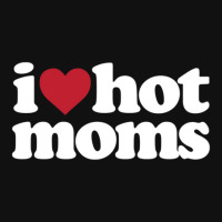 I Love Hot Moms  I Heart Hot Moms Graphic T-shirt | Artistshot