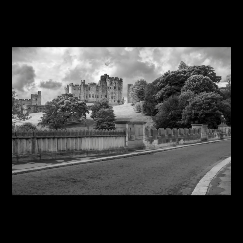 Alnwick Castle In Monochrome Legging by ahakascalisi0 | Artistshot