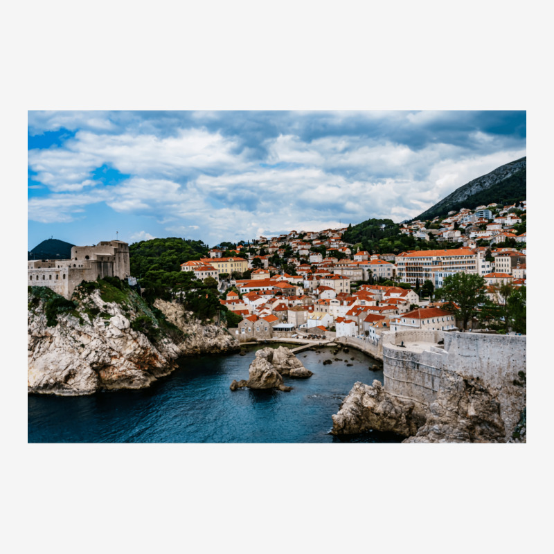 Croatia City Walls Graphic T-shirt | Artistshot