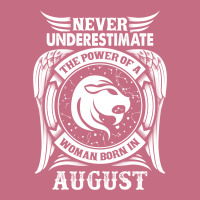 Never Underestimate The Power Of A Woman Born In August Lightweight Hoodie | Artistshot