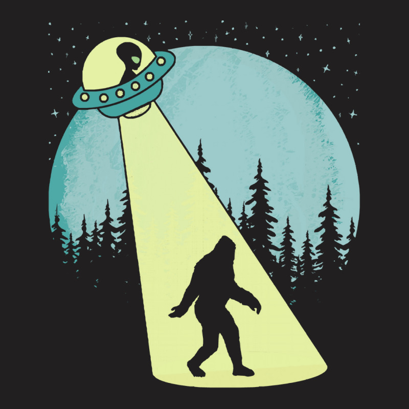 Bigfoot T Shirtbigfoot Ufo Abduction Full Moon T Shirt T-shirt | Artistshot