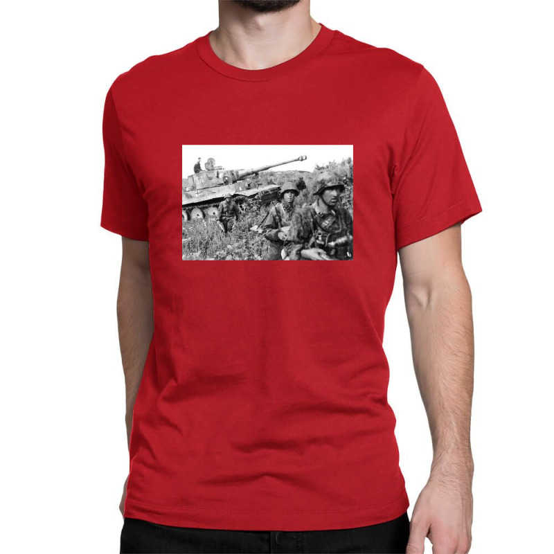 Battle Of Kursk 2nd Ss Panzer Division Soldiers Tiger I Tank 1943 Classic T-shirt by agodraws | Artistshot