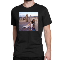 Paul Getty Jr And Talitha Getty On A Terrace Classic T-shirt | Artistshot