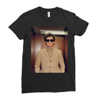 Graphic Picture Bill Skarsgard Gifts Men Ladies Fitted T-shirt | Artistshot