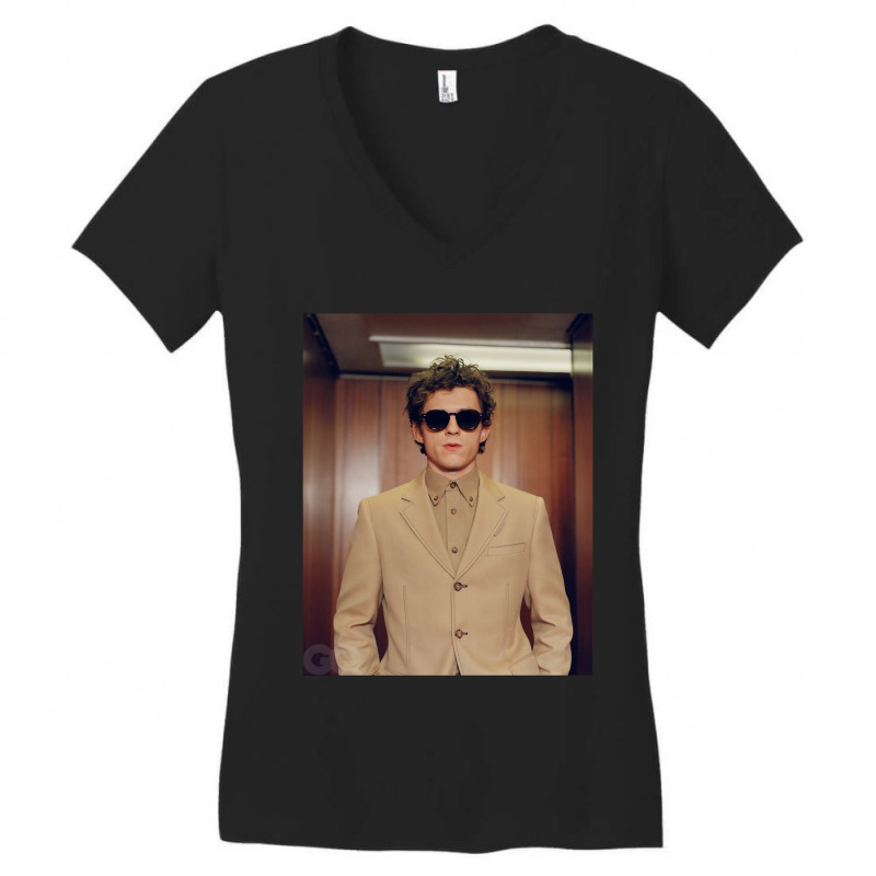 Graphic Picture Bill Skarsgard Gifts Men Women's V-Neck T-Shirt by ArtistDonte | Artistshot