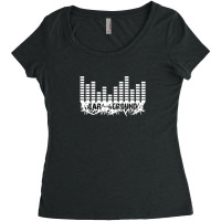 Ear To The Ground 1 Women's Triblend Scoop T-shirt | Artistshot