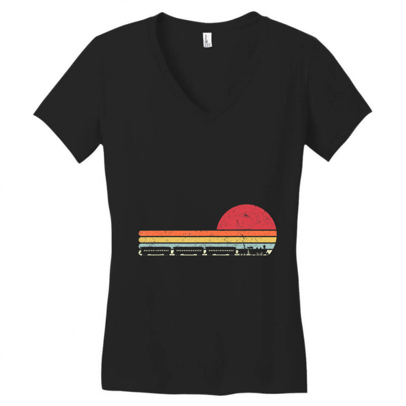 Train Retro Style Women's V-Neck T-Shirt by atereabag | Artistshot