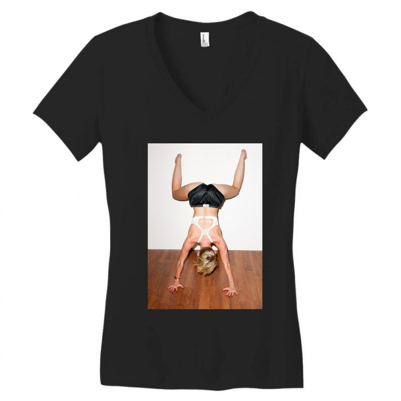 Twerking Miley Women's V-Neck T-Shirt by CHADANDERSON | Artistshot