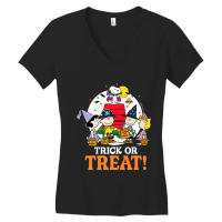 Peanuts Halloween Trick Or Treat Moonlight Women's V-neck T-shirt | Artistshot