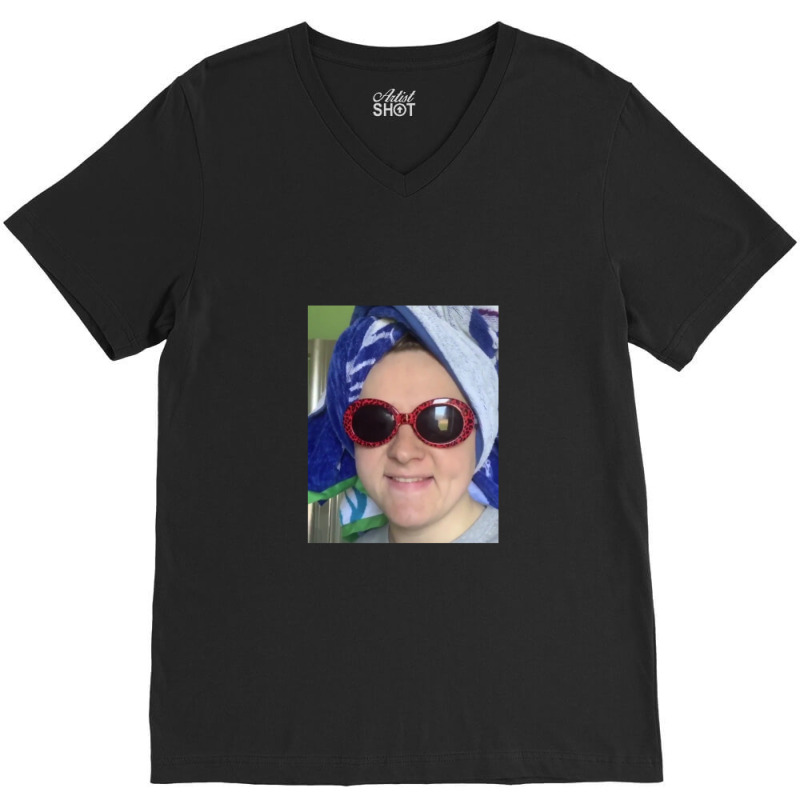 Lewis Capaldi - Sunglasses .png V-neck Tee | Artistshot