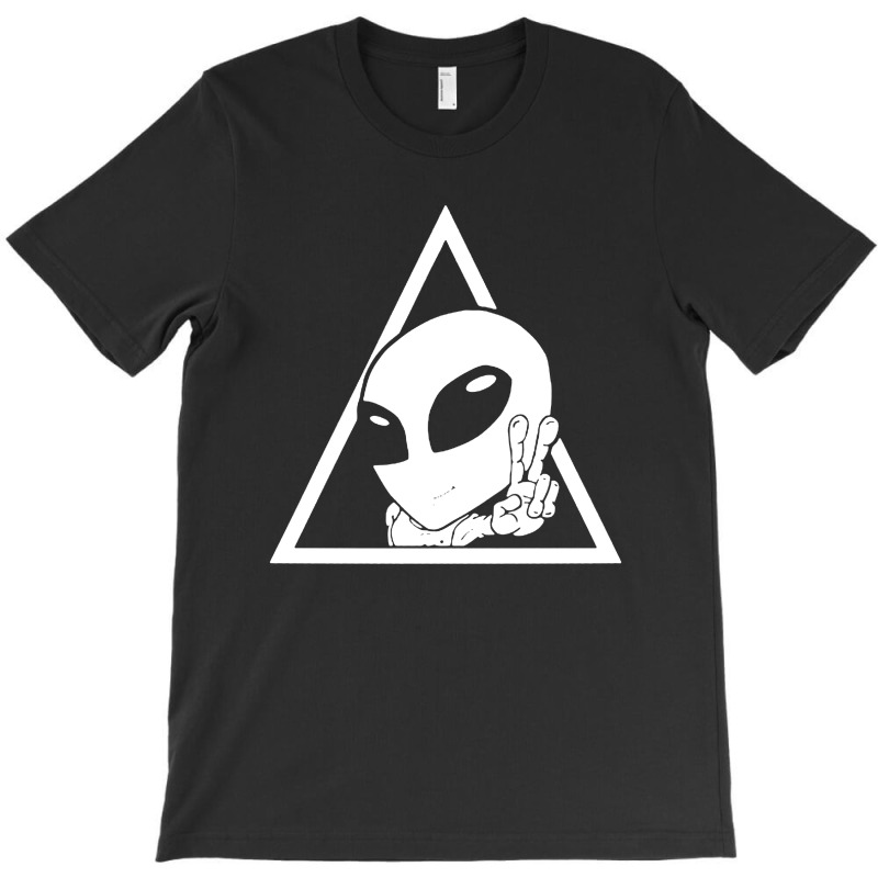 Space Alien In Pyramid T-shirt | Artistshot