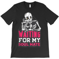 Waiting For My Soulmate Fun Halloween Single Skeleton Meme T-shirt | Artistshot