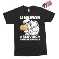 Lineman Serving Pancakes Daily Football Offensive Lineman T Shirt Exclusive T-shirt | Artistshot