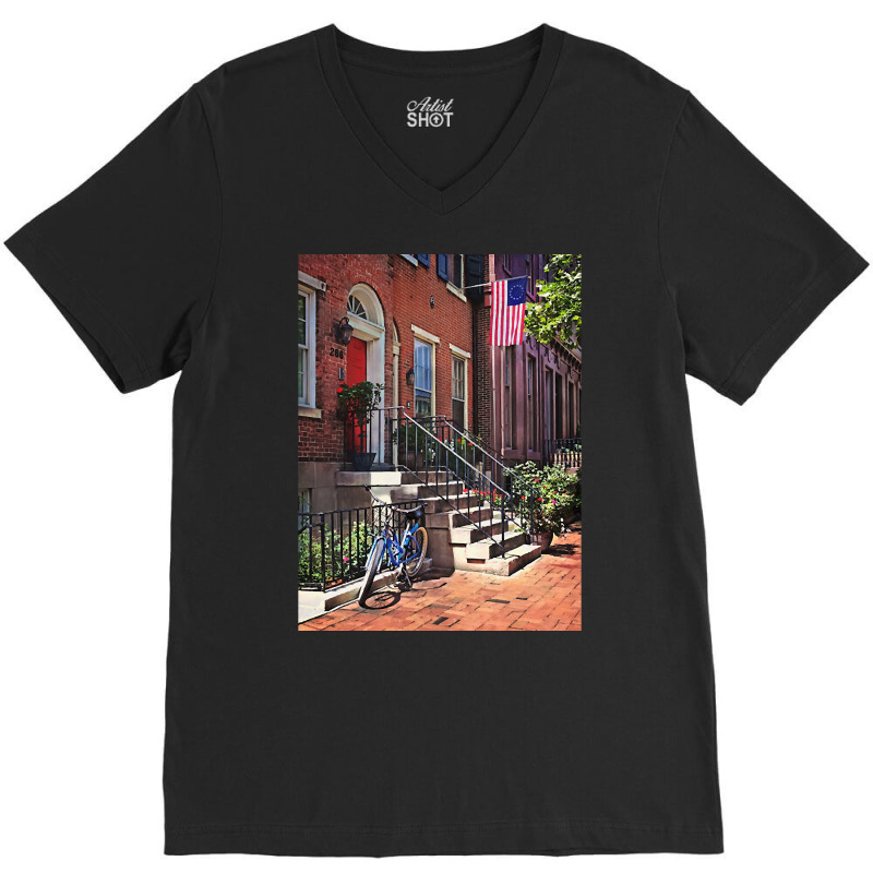 Philadelphia Pa - Bicycle In Front Of Philadelphia Brownstone V-Neck Tee by Kuwannin528 | Artistshot