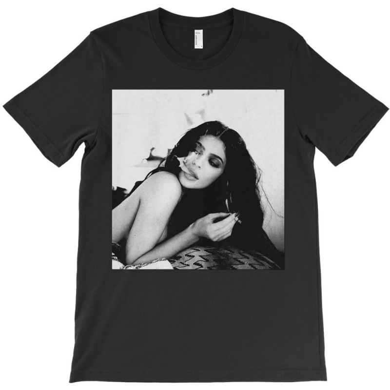 Kylie Smoking, Kylie, Smoking, The Kylie Smoking, Kylie Smoking Painti T-shirt | Artistshot