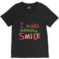 I Make Mommy Smile V-neck Tee | Artistshot