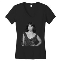 Olivia Cooke Women's V-neck T-shirt | Artistshot