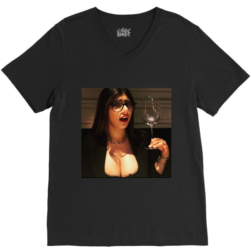 Mia Love V-Neck Tee by cm-arts | Artistshot