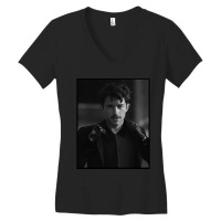 Jonathan Bailey Gloves Women's V-neck T-shirt | Artistshot