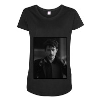 Jonathan Bailey Gloves Maternity Scoop Neck T-shirt | Artistshot