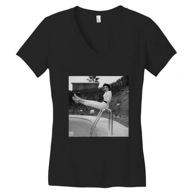 Natalie Wood Women's V-Neck T-Shirt by MeganMarieVanLerberghe | Artistshot