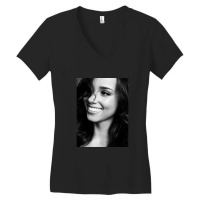 Alicia Keys - Black And White Women's V-neck T-shirt | Artistshot