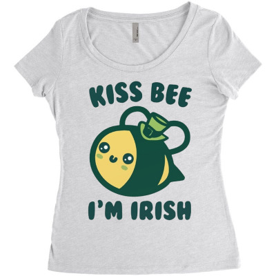 Kiss Bee I'm Irish Women's Triblend Scoop T-shirt Designed By Bariteau Hannah
