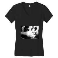 Un Chien Andalou (an Andalusian Dog) French Silent Surrealist Film Dir Women's V-neck T-shirt | Artistshot