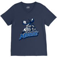 Be-manitoba-moose-family V-neck Tee | Artistshot