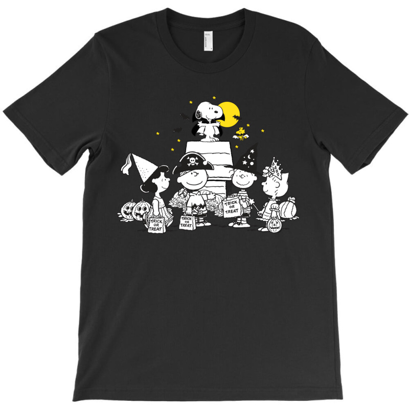 Peanuts Halloween Group Sweatshirt T-shirt | Artistshot