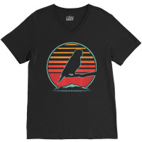 Hot Trend Conure Parrot Retro Vintage 80s Style Birding V-neck Tee | Artistshot