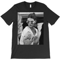 Kendall Jenner  Black Aesthetic T-shirt | Artistshot