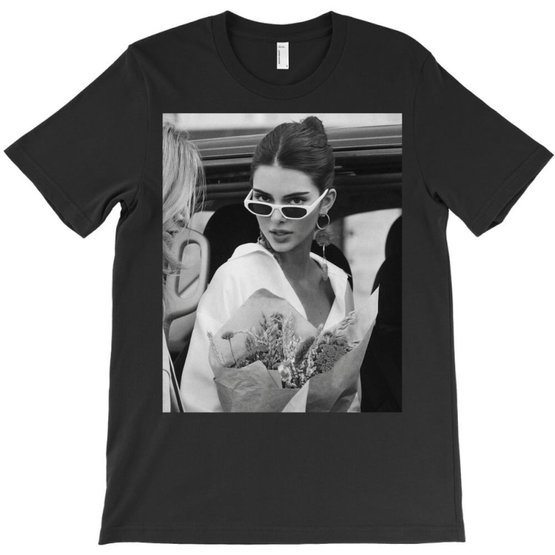 Kendall Jenner  Black Aesthetic T-shirt | Artistshot