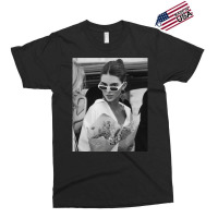 Kendall Jenner  Black Aesthetic Exclusive T-shirt | Artistshot