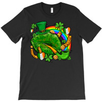 St Patricks Lips With Horseshoe Rainbow And Shamrocks T-shirt | Artistshot