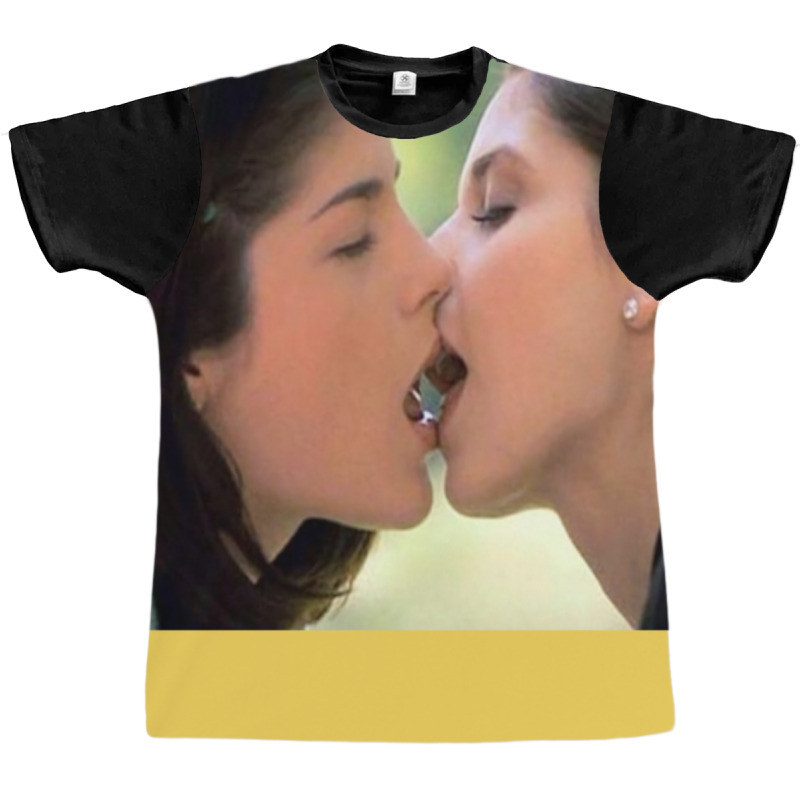 Cruel Intentions Kiss Kathyrn And Cecile Graphic T-shirt by yaelimargidd | Artistshot