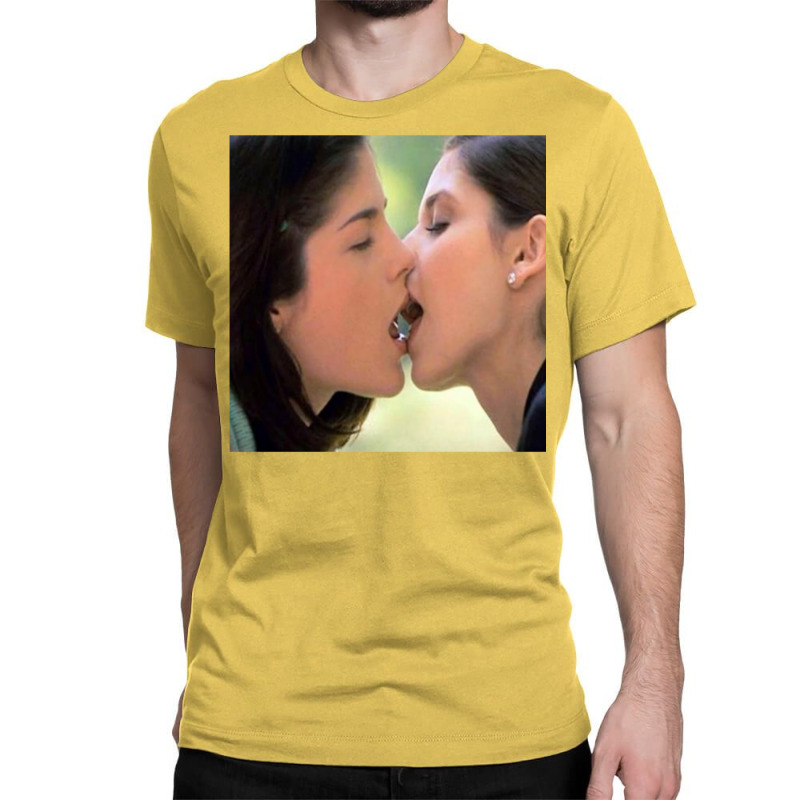 Cruel Intentions Kiss Kathyrn And Cecile Classic T-shirt by yaelimargidd | Artistshot