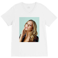 Ester Expsito Elite La Poster Cool V-neck Tee | Artistshot