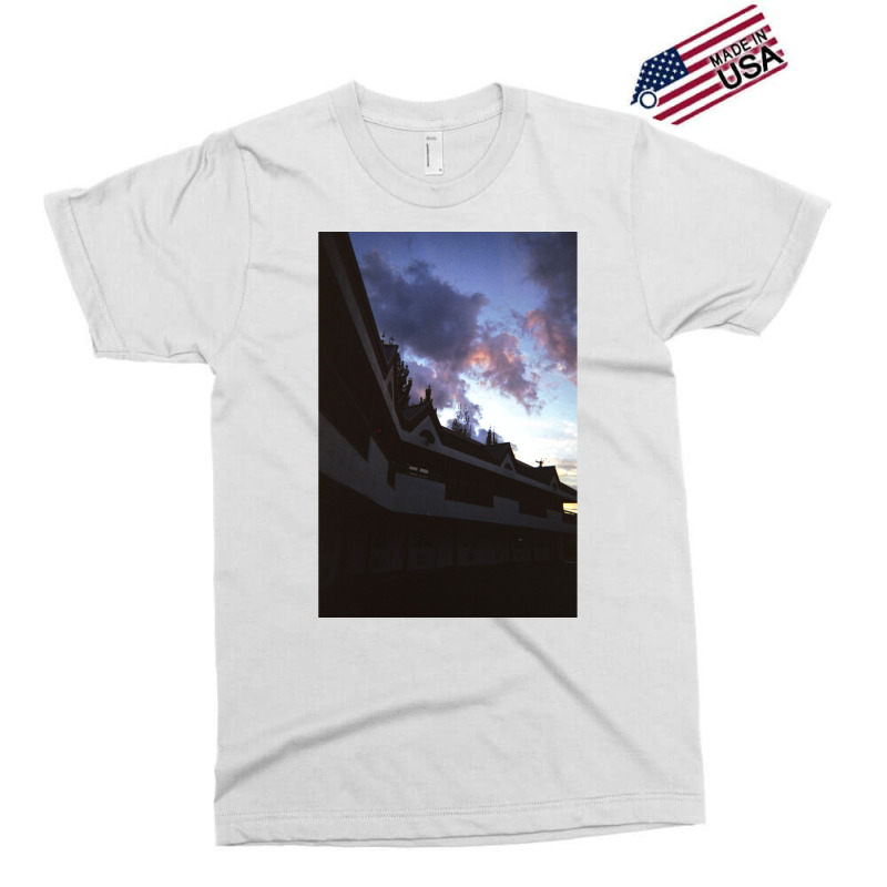 Sundown On The Motel Classic Nostalgia Nature Exclusive T-shirt by takazaniehofa | Artistshot