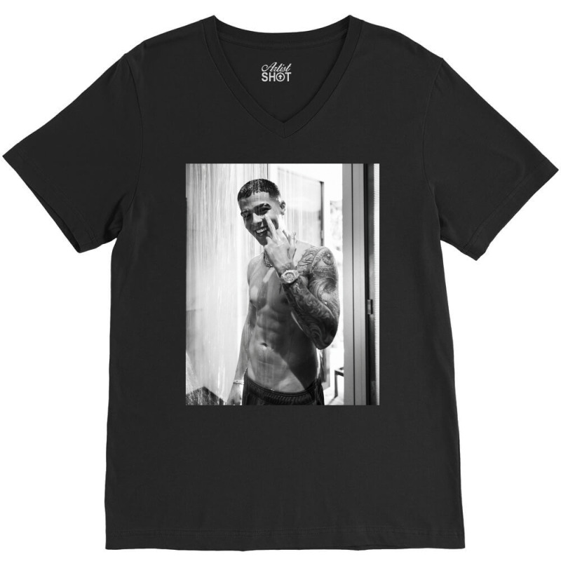 Lunay Shirtless Black And White V-neck Tee | Artistshot