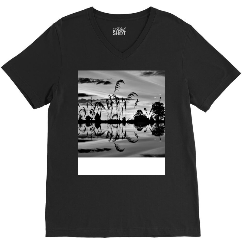 Black And White Landscape Girl Stars V-neck Tee | Artistshot