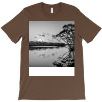 Black And White Landscape Summer Girl T-shirt | Artistshot