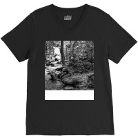 Black And White Landscape Cool Girl V-neck Tee | Artistshot