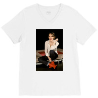 Phoebe Waller Bridge V-neck Tee | Artistshot