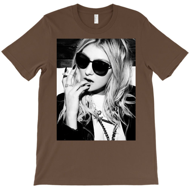 Taylor Momsen Bw T-shirt | Artistshot