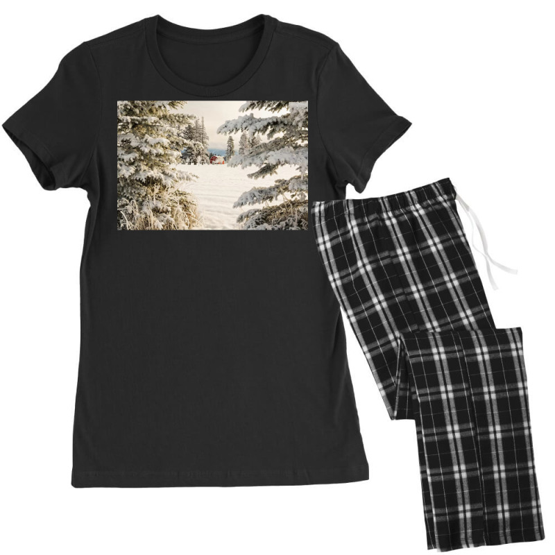 Classic Red Barn And Snow Scene Women's Pajamas Set by sekelneald | Artistshot