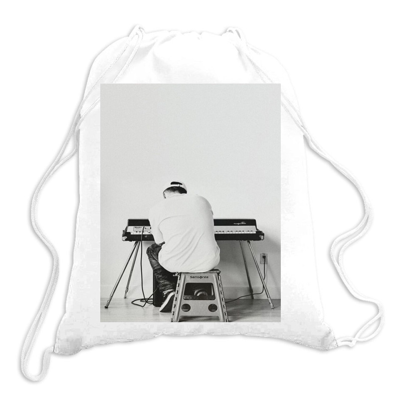 Black And White Mac Playing Piano Drawstring Bags | Artistshot